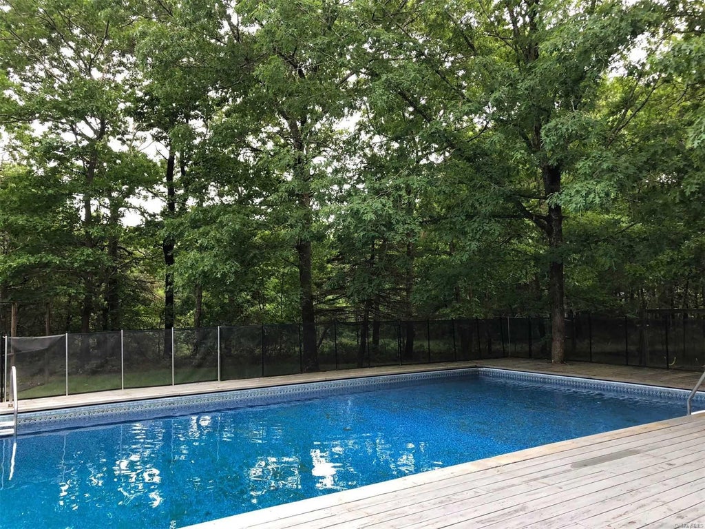 1 of 1 - 12 North Quarter Road, Westhampton, NY