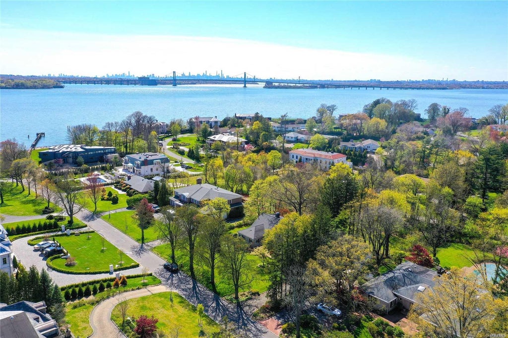 1 of 1 - 38 Martin Court, Great Neck, NY