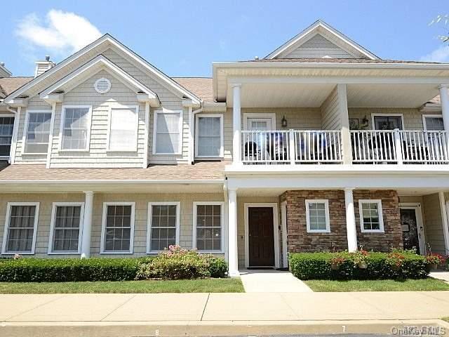 1 of 1 - 7 Della Drive, West Babylon, NY