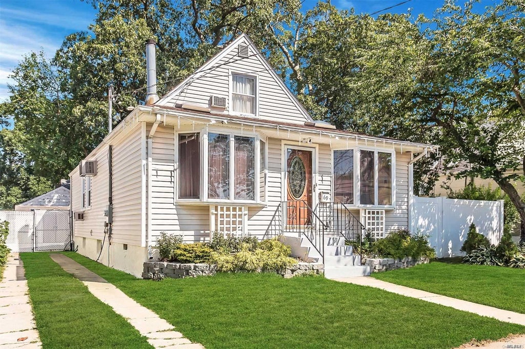 1 of 1 - 69 Montgomery St., Valley Stream, NY