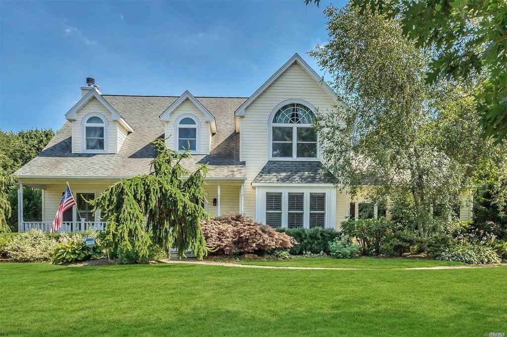1 of 1 - 4 Harborfields Court, Greenlawn, NY