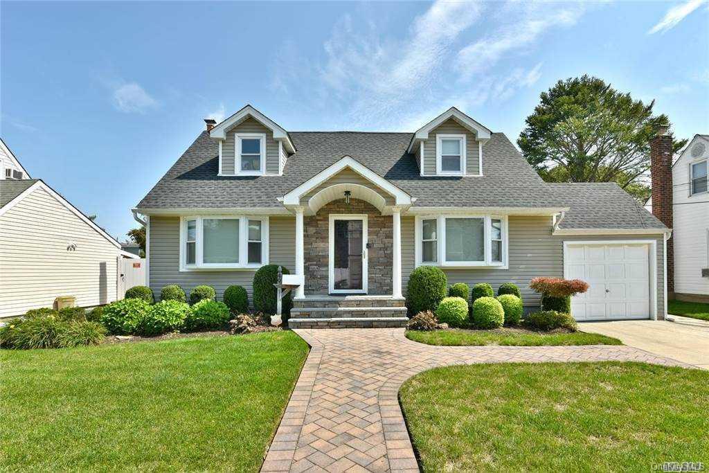 1 of 1 - 49 Zoranne Drive, Farmingdale, NY