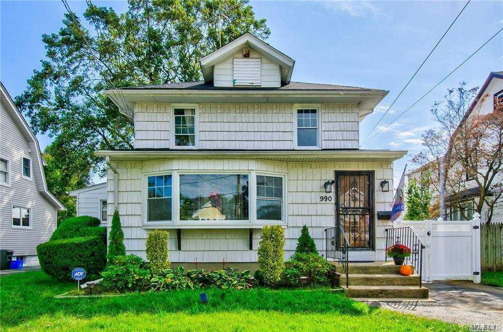 1 of 1 - 990 Cottage Place, Baldwin, NY