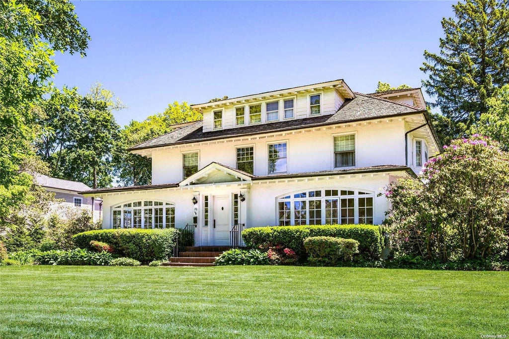 1 of 1 - 20 The Ridge, Manhasset, NY