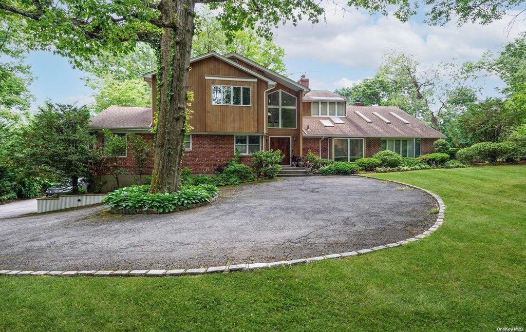 1 of 1 - 12 Jaegger Drive, Old Brookville, NY
