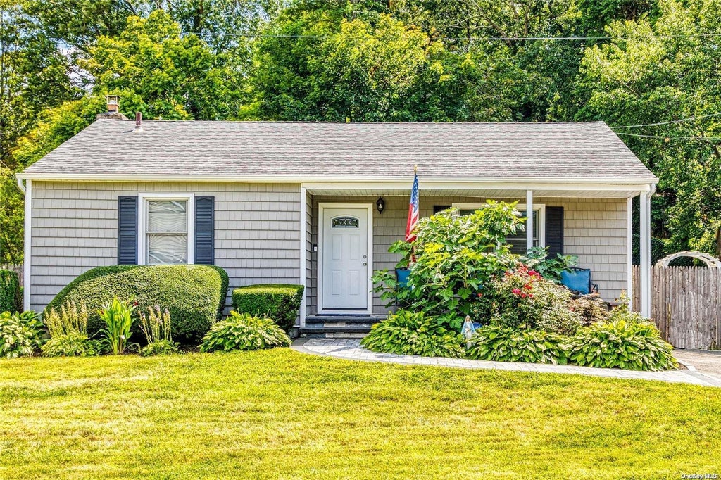 1 of 1 - 39 Trescott St., Dix Hills, NY