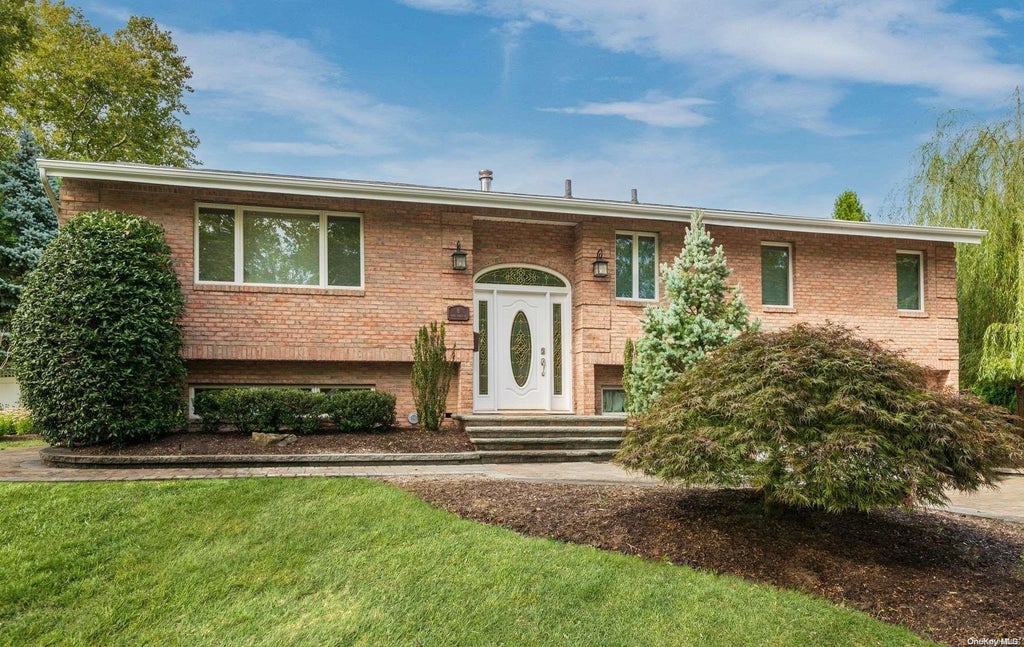 1 of 1 - 6 Cedar Crest Drive, Dix Hills, NY