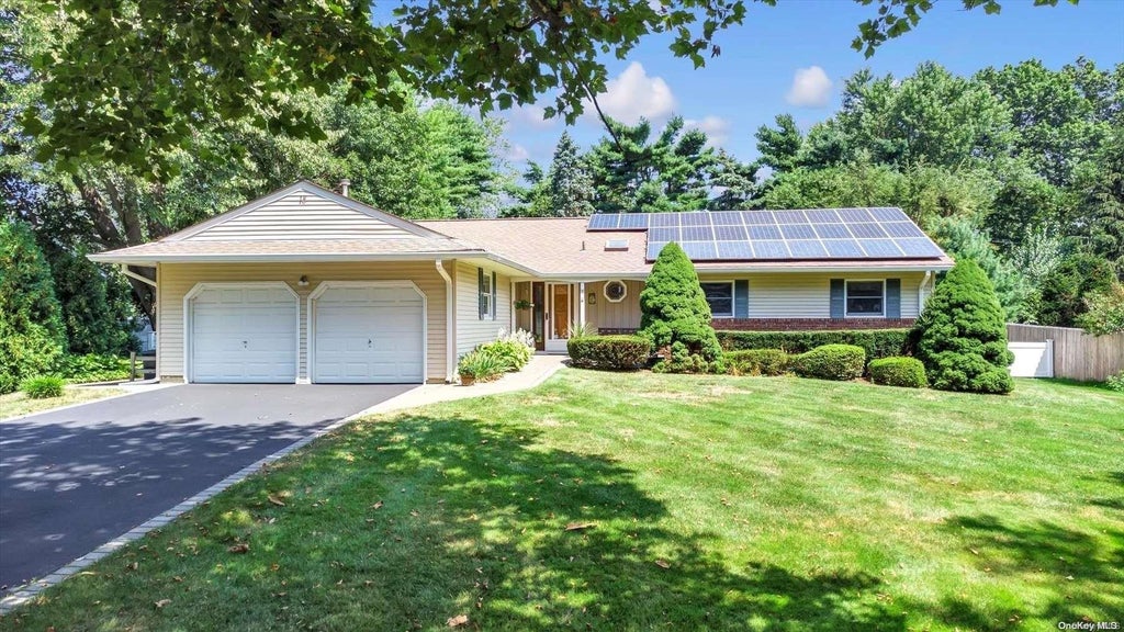 1 of 1 - 18 Columbus Drive, Huntington Station, NY