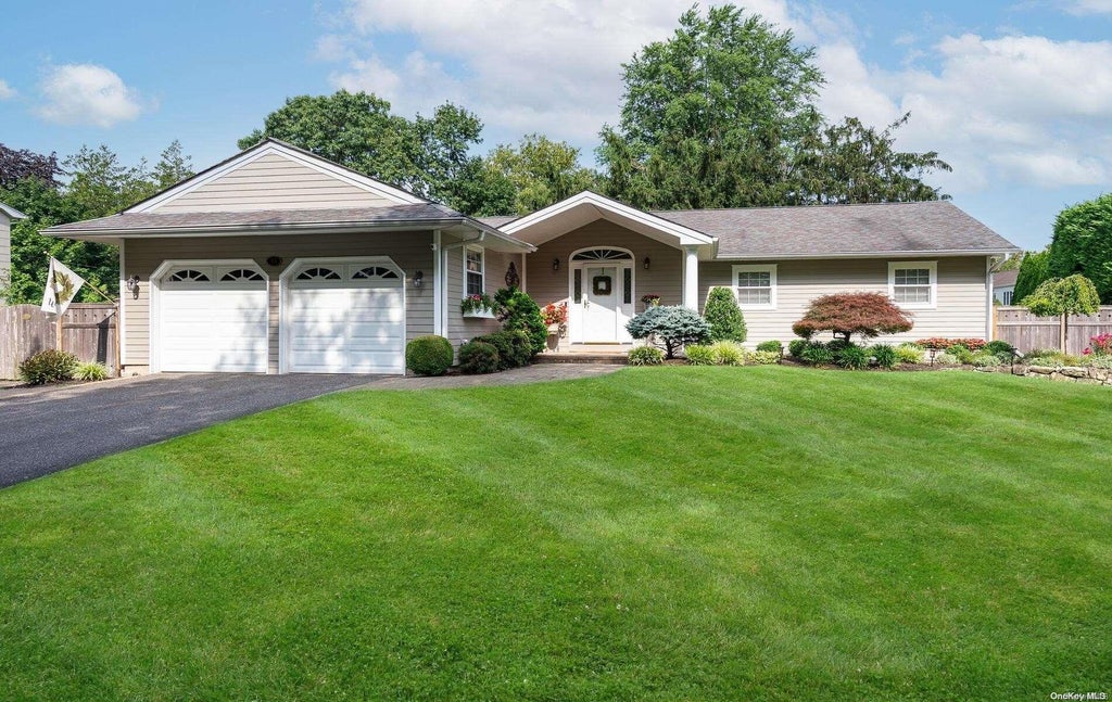 1 of 1 - 15 Gardiner Place, Huntington Station, NY