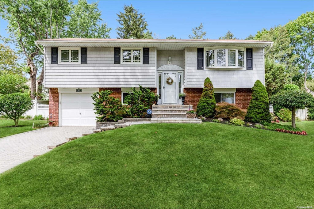1 of 1 - Undisclosed, Commack, NY