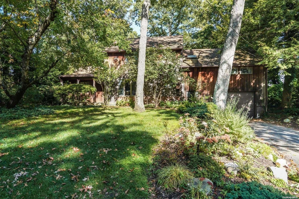 1 of 1 - 29 Suydam Drive, Melville, NY