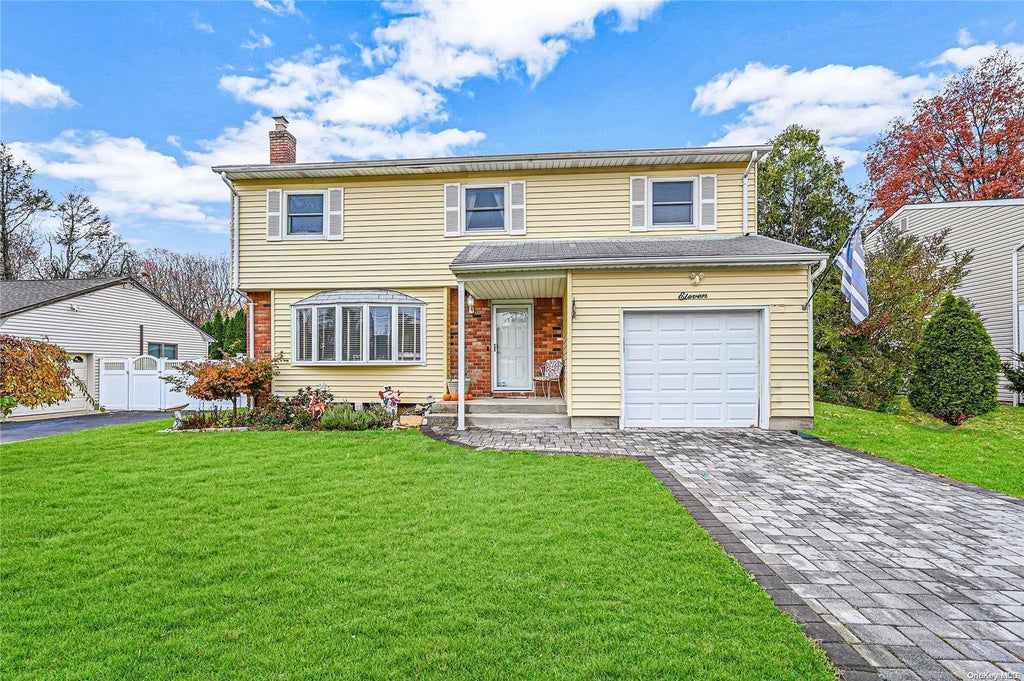 1 of 1 - 11 Oxford Avenue, Melville, NY
