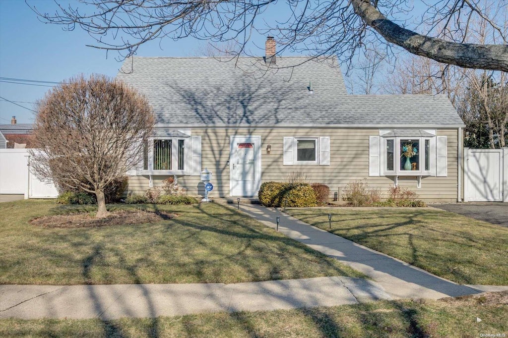 1 of 1 - 47 Sherwood Road, Levittown, NY