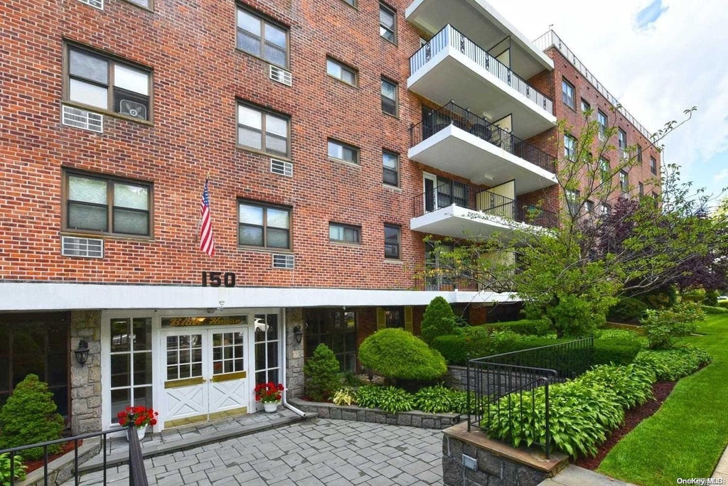 1 of 1 - 150 Ocean Avenue # 1-g, Freeport, NY