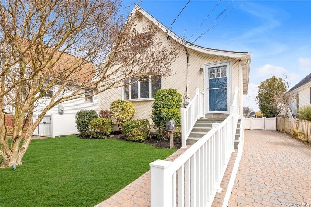1 of 1 - 21 Beverly Road, Wantagh, NY