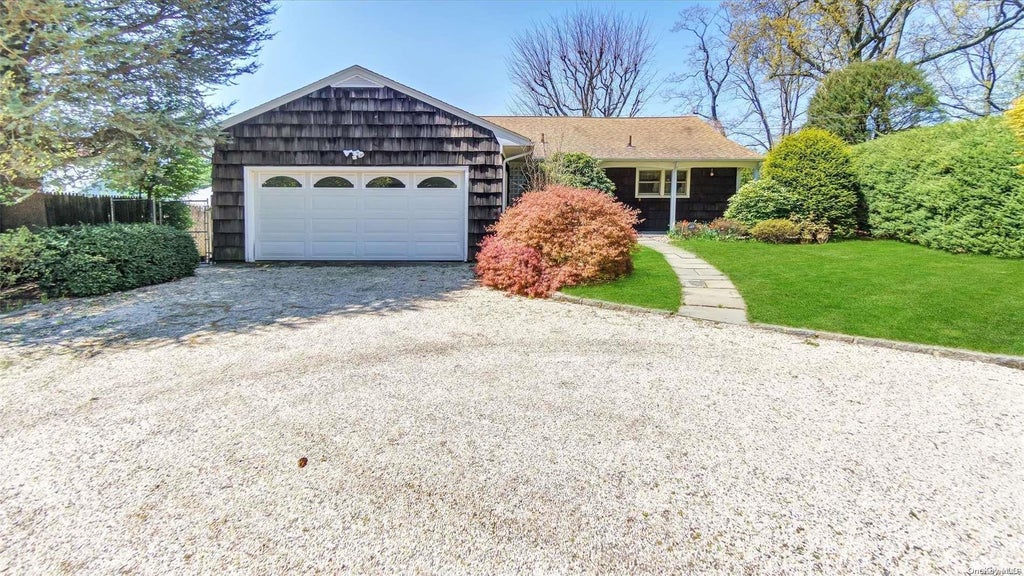 1 of 1 - 12 Benjamin Place, Locust Valley, NY