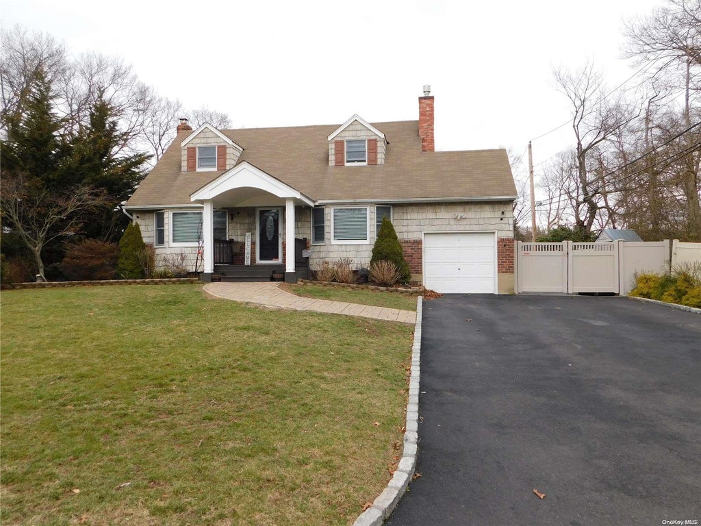 1 of 1 - 39 Gehrig St., Commack, NY