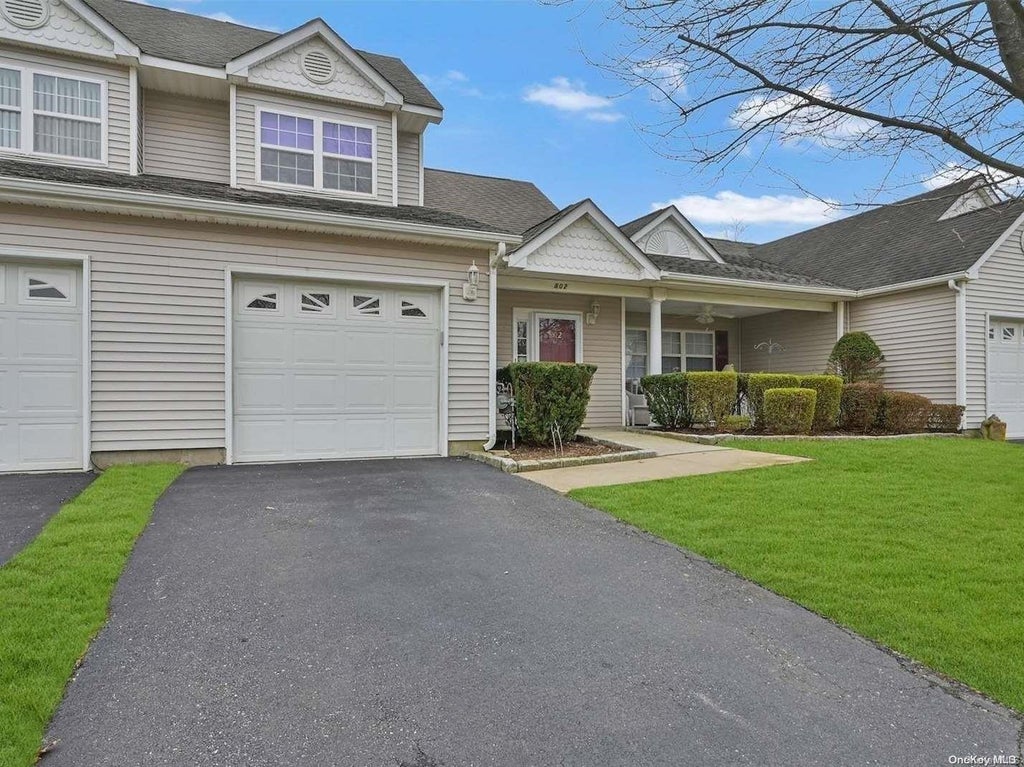 1 of 1 - 802 Pebble Beach Path # 802, Riverhead, NY