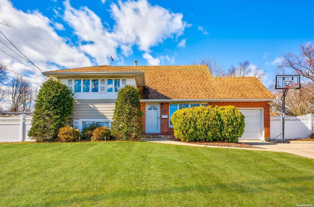 1 of 1 - 29 Wiltshire Drive, Commack, NY
