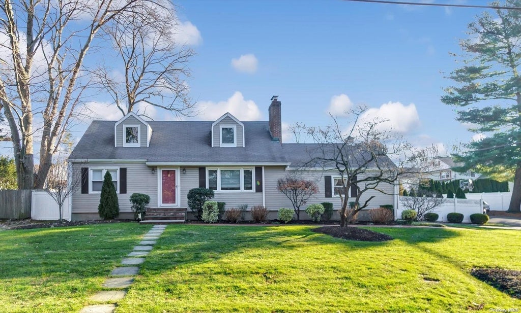 1 of 1 - 15 Macarthur Avenue, Huntington, NY