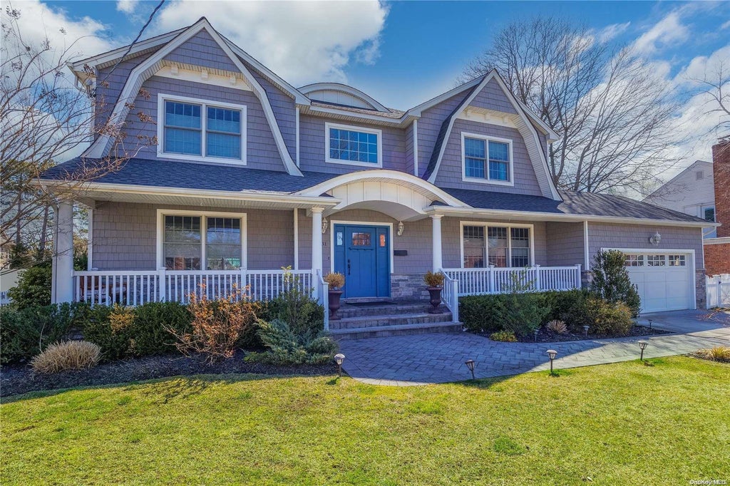 1 of 1 - 31 Davison Place, Rockville Centre, NY