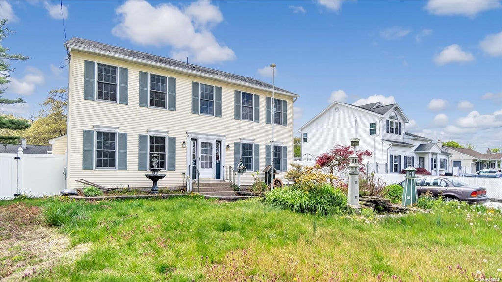 1 of 1 - 36 Academy Lane, Oakdale, NY