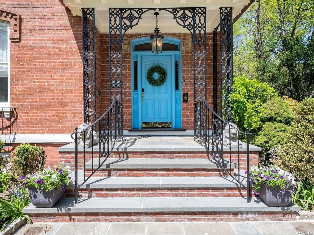 1 of 1 - 95 9th St., Garden City, NY