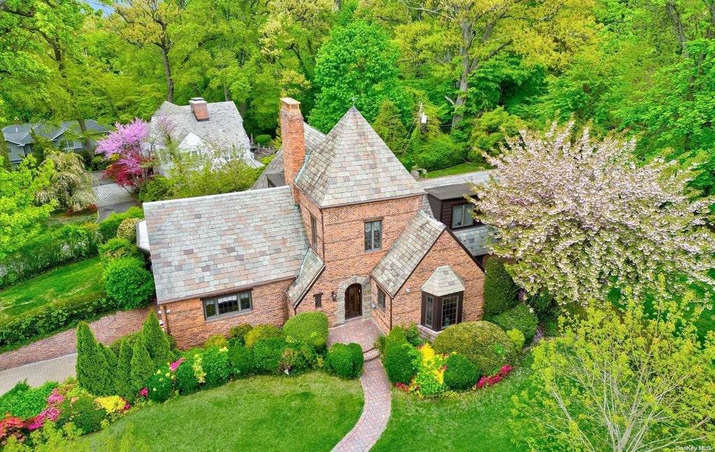 1 of 1 - 31 Wensley Drive, Great Neck, NY