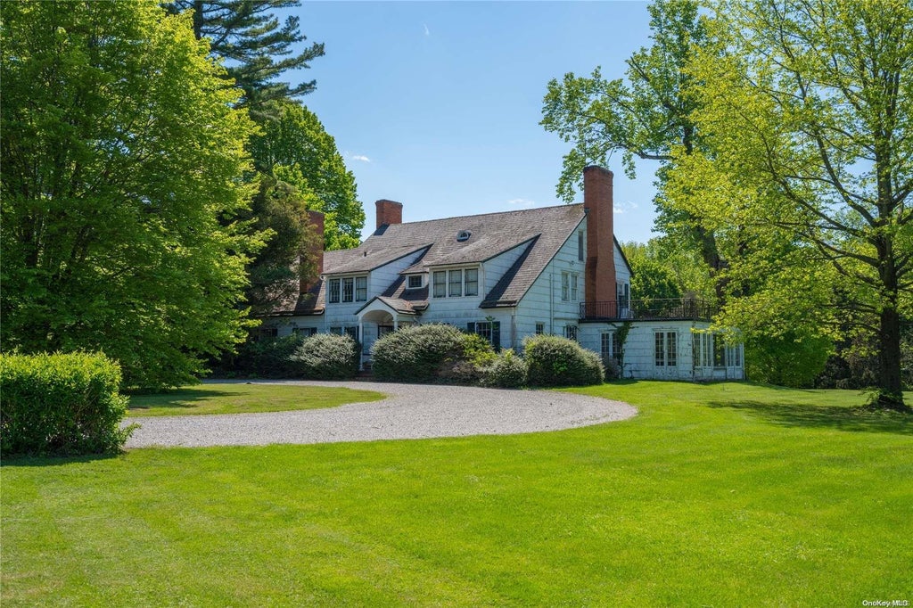 1 of 1 - 72 Post Road, Old Westbury, NY