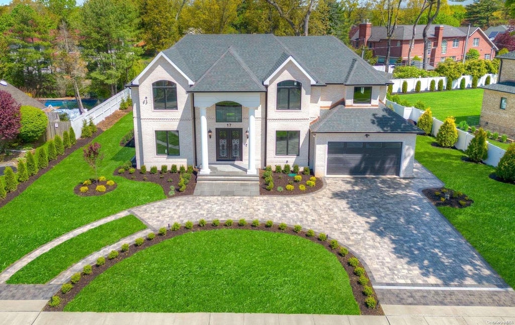 1 of 1 - 17 Clover Lane, Roslyn Heights, NY