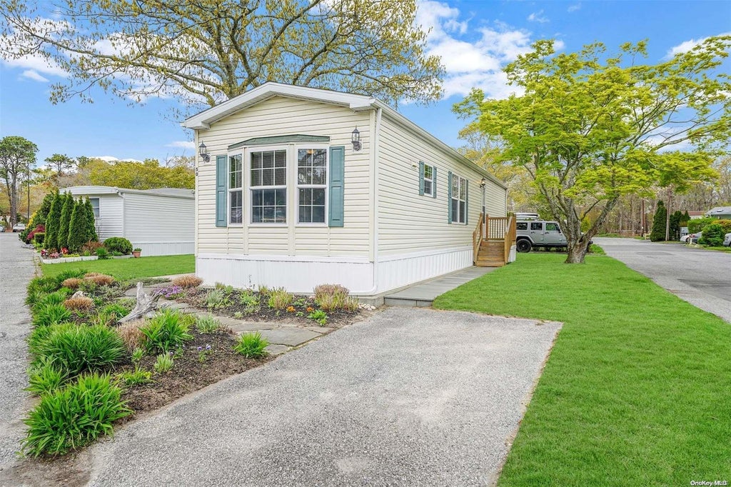 1 of 1 - 50 Birch St., East Quogue, NY