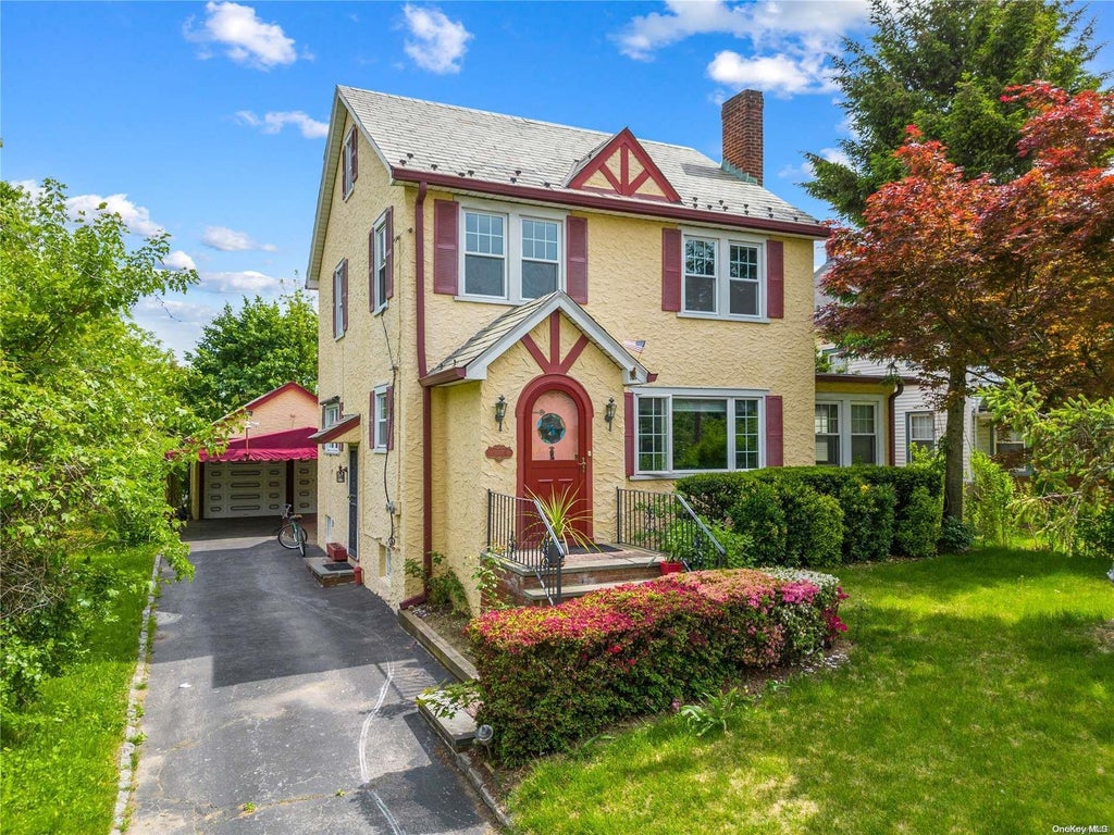 1 of 1 - 26 Beach Road, Great Neck, NY