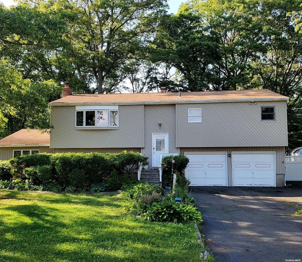 1 of 1 - 31 University Drive, Port Jefferson Station, NY