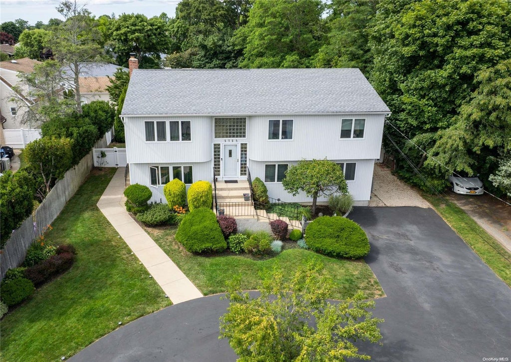 1 of 1 - 2725 Saw Mill Road, North Bellmore, NY
