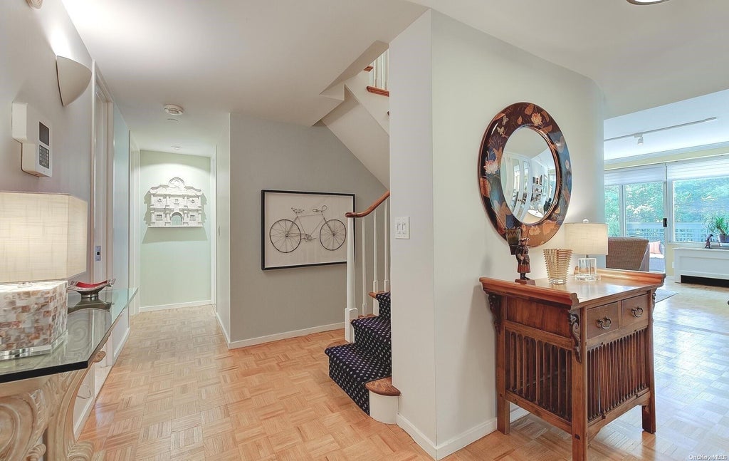 1 of 1 - 100 Hilton Avenue # M33, Garden City, NY