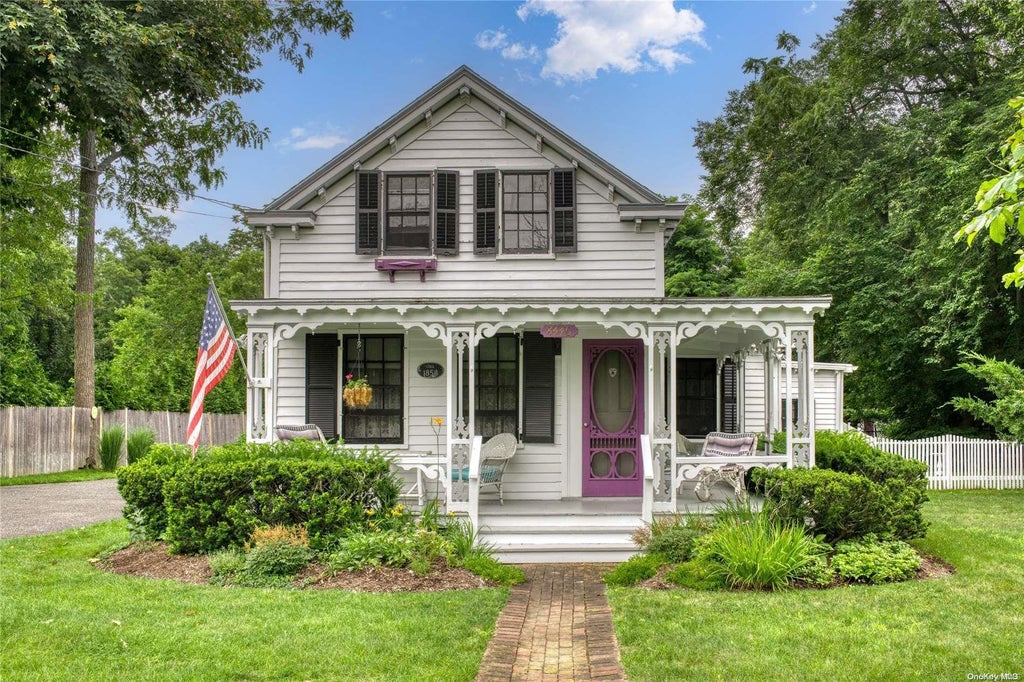 1 of 1 - 8440 Main Road, East Marion, NY