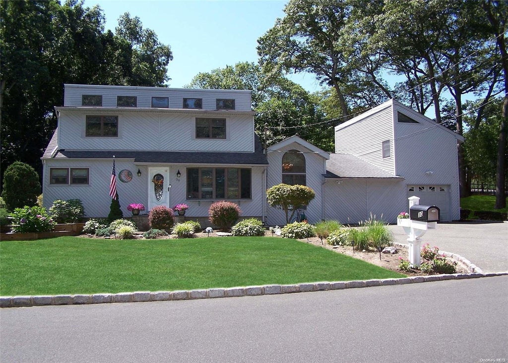 1 of 1 - 30 Linden Lane, Farmingville, NY