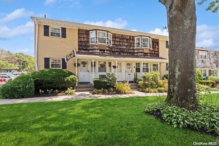 1 of 1 - 3902 Wilshire Lane # H, Oakdale, NY