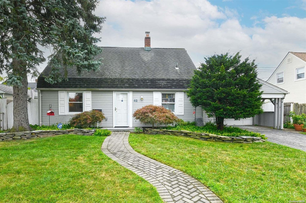 1 of 1 - 42 Corncrib Lane, Levittown, NY