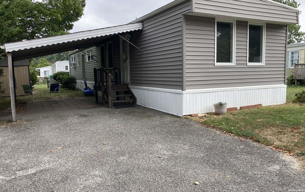 1 of 1 - 37 Sunflower Drive, Bohemia, NY