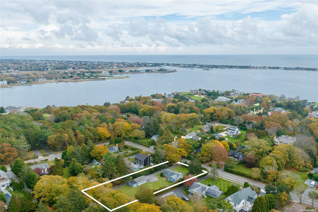 1 of 1 - 470 Main St., Westhampton Beach, NY