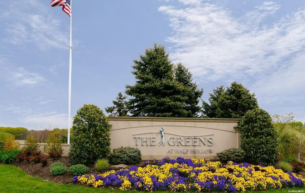 1 of 1 - 182 Montecito Crescent # 182, Melville, NY