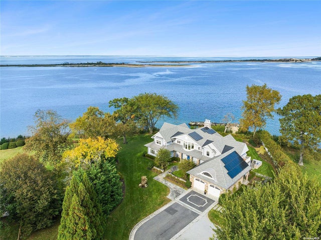 108 Van Brunt Manor Road, Setauket