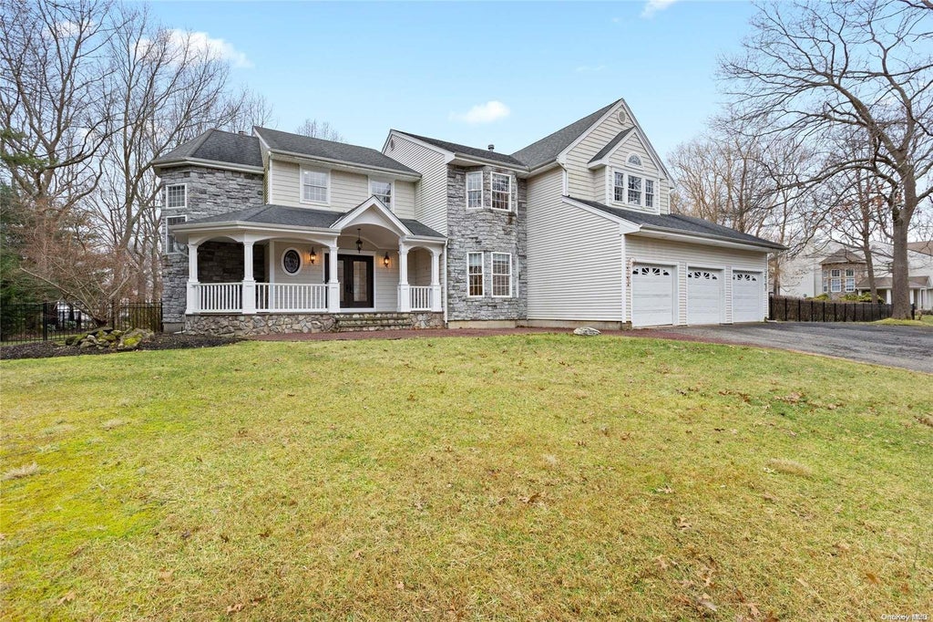1 of 1 - 8 Graduate Court, Setauket, NY