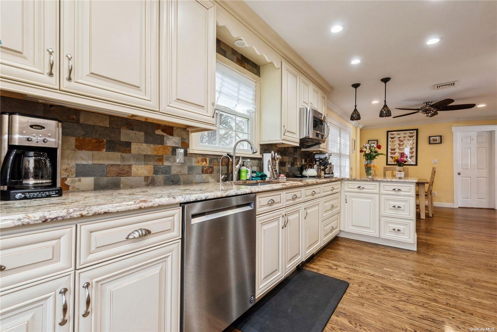 1 of 1 - 78 Terrace Drive, Carle Place, NY
