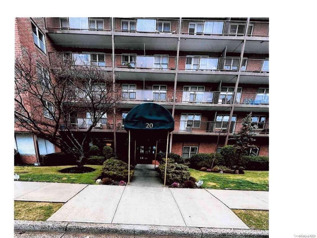 1 of 1 - 20 Wendell # 5e, Hempstead, NY
