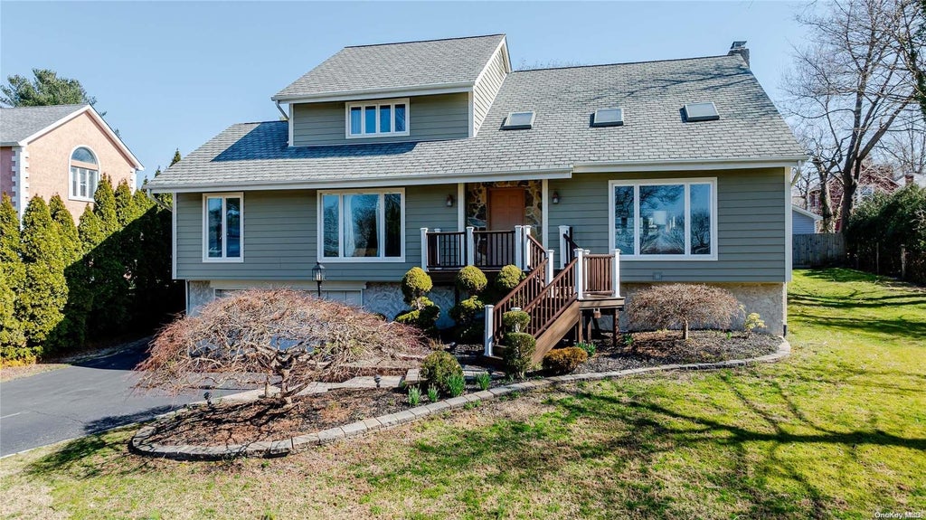 1 of 1 - 10 Harbor Crest Court, Huntington, NY