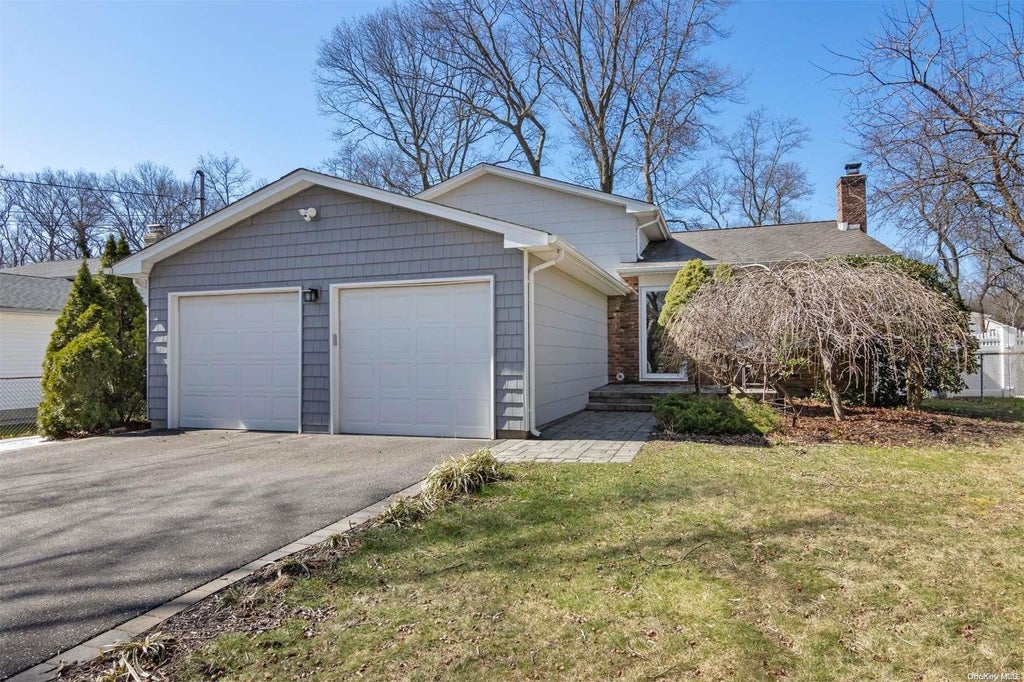 1 of 1 - 90 Summit Drive, Smithtown, NY