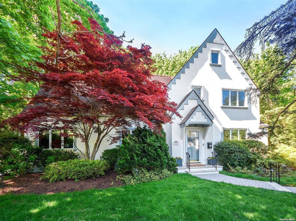 1 of 1 - 118 Luquer Road, Port Washington, NY