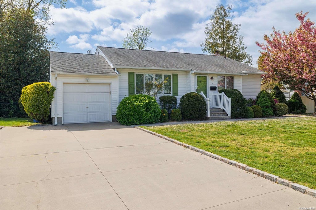 1 of 1 - 16 Retta Lane, Commack, NY
